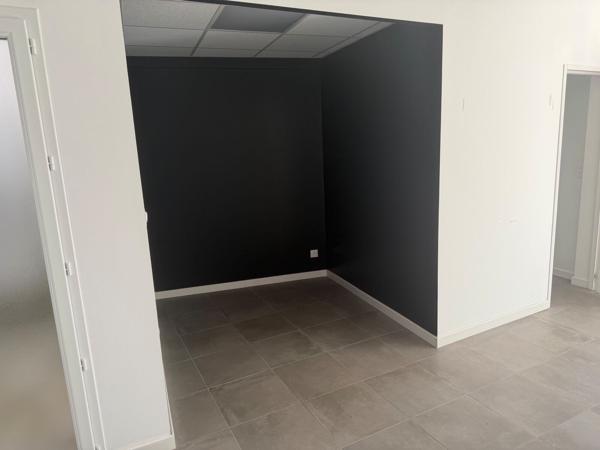 Bureaux en location à Bordeaux Bastide en rez-de-chaussée avec accès direct