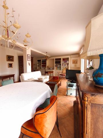 Montredon-des-Corbières ! Grand appartement lumineux avec jardin, 2 garages et 2 stationnements privatifs