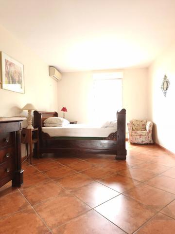 Montredon-des-Corbières ! Grand appartement lumineux avec jardin, 2 garages et 2 stationnements privatifs