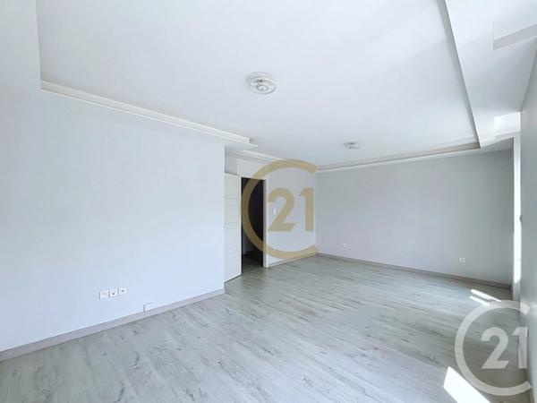 Appartement F3 à vendre  3 pièces - 68,68 m 2   BELFORT  - 90