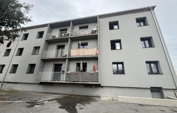 Immeuble de 1 294 m²