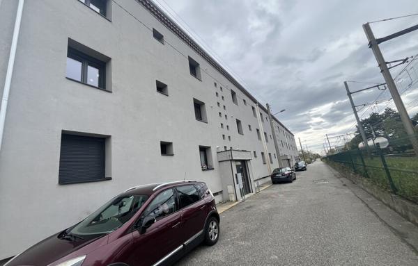 Immeuble de 1 294 m²