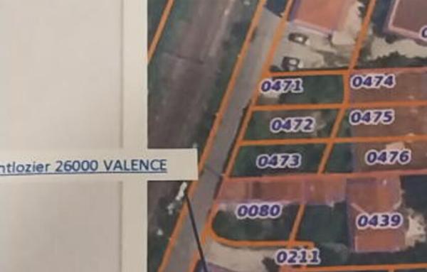 Immeuble de 1 294 m²