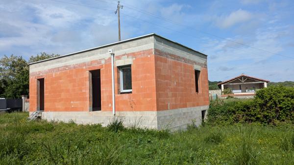 Maison Grazac maison à finir avec dépendance 2 chambres.