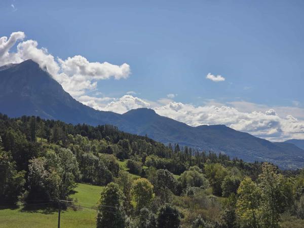 Puy-Saint-Eusèbe (05200) Beau terrain constructible avec une vue montagne et lac dans un cadre nature
