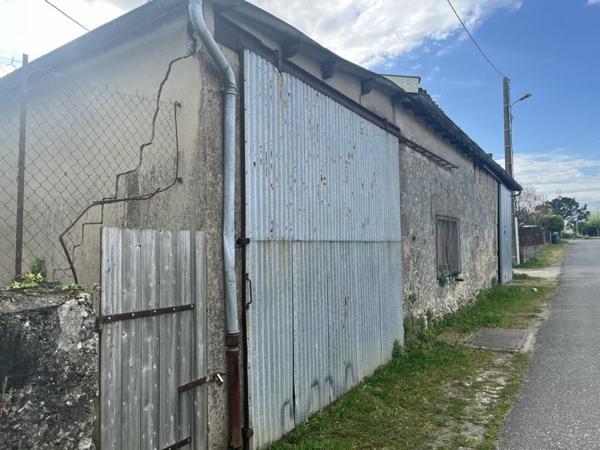 Immeuble à vendre 108 600 € Saint-Estèphe 225 m² DPE