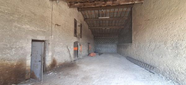 Immeuble à vendre 108 600 € Saint-Estèphe 225 m² DPE
