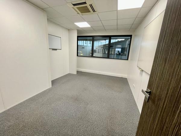 Bureaux à louer à ISNEAUVILLE 76230