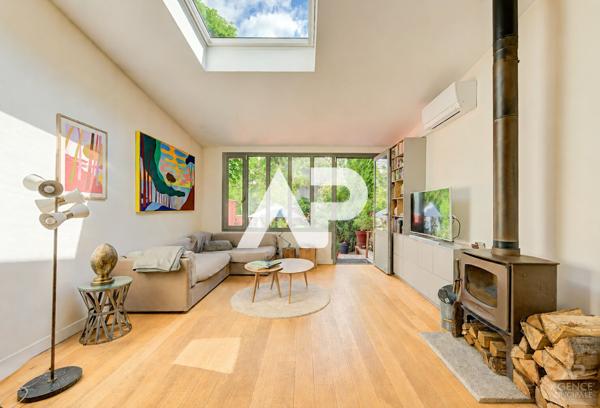 Maison Suresnes 5 pièce(s) 135m² 995 000 € **  - Référence  19993