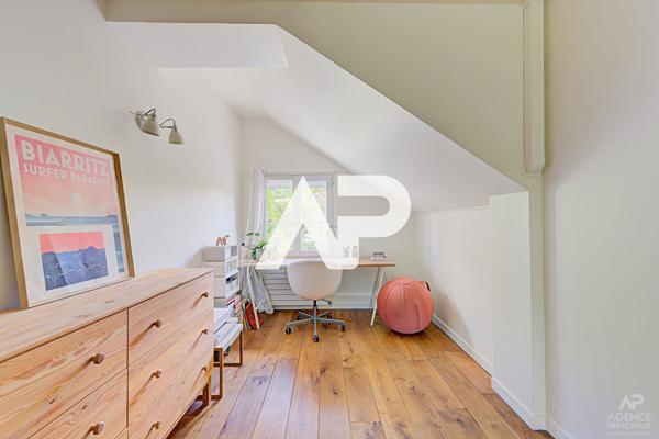 Maison Suresnes 5 pièce(s) 135m² 995 000 € **  - Référence  19993
