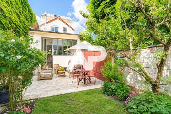 Maison Suresnes 5 pièce(s) 135m² 995 000 € **  - Référence  19993
