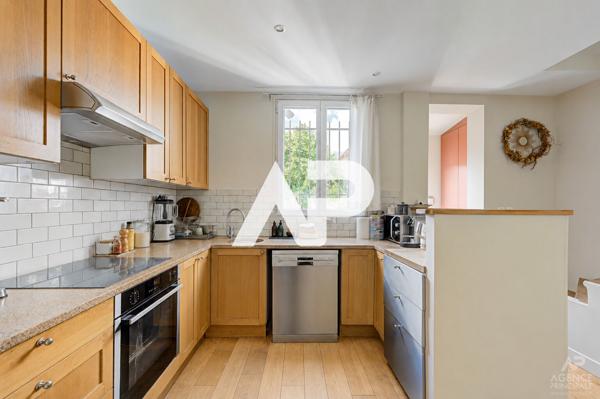 Maison Suresnes 5 pièce(s) 135m² 995 000 € **  - Référence  19993