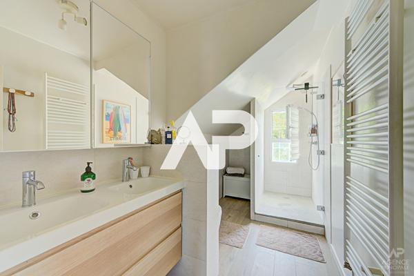 Maison Suresnes 5 pièce(s) 135m² 995 000 € **  - Référence  19993