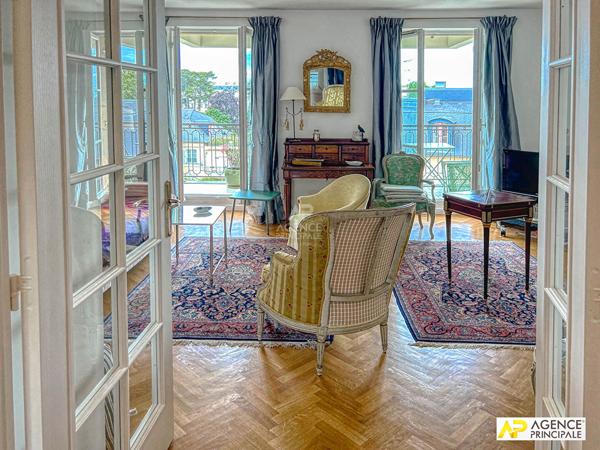 Versailles Notre-Dame Parc Appartement 2pièces 51.68 m² au sol / 50.63 m² carrez 585 000 € **  - Référence  28078