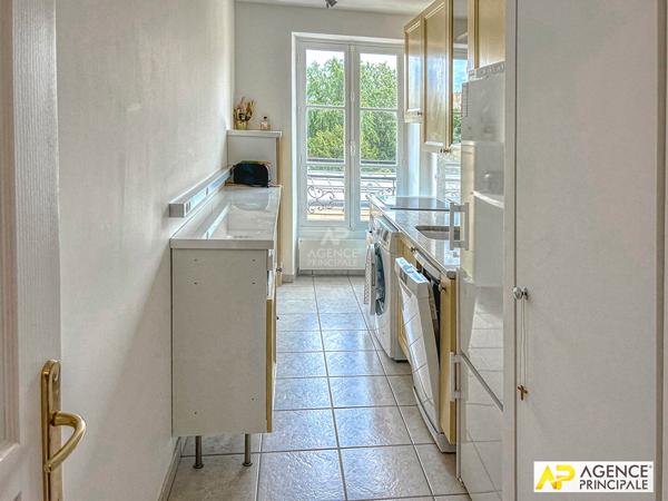 Versailles Notre-Dame Parc Appartement 2pièces 51.68 m² au sol / 50.63 m² carrez 585 000 € **  - Référence  28078