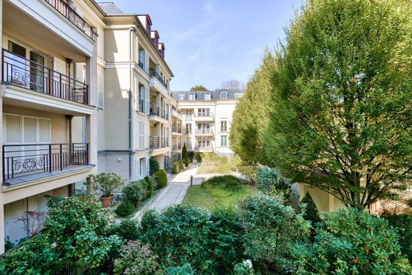 Versailles Notre-Dame Parc Appartement 2pièces 51.68 m² au sol / 50.63 m² carrez 585 000 € **  - Référence  28078