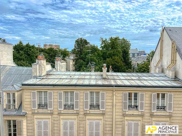 Versailles Notre-Dame Parc Appartement 2pièces 51.68 m² au sol / 50.63 m² carrez 585 000 € **  - Référence  28078