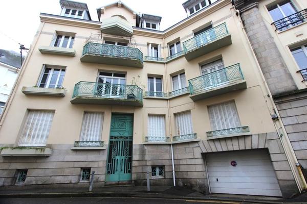 LE BEL APPARTEMENT TYPE 3 DES ANNÉES 30', AU SECOND ÉTAGE DE SON IMMEUBLE DE CHARME, À 5 MIN À PIED DE LA CATHÉDRALE - A QUIMPER Quimper CENTRE Quimper PROCHE CENTRE