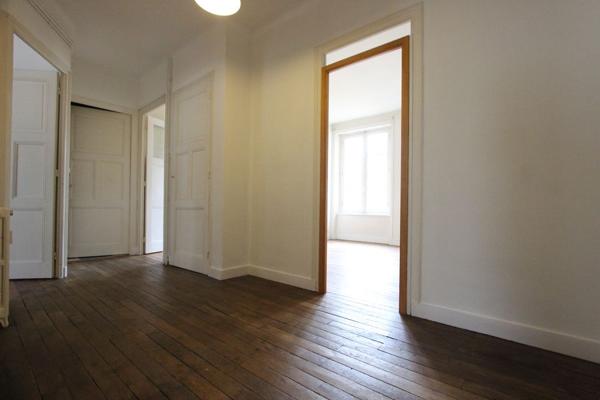 LE BEL APPARTEMENT TYPE 3 DES ANNÉES 30', AU SECOND ÉTAGE DE SON IMMEUBLE DE CHARME, À 5 MIN À PIED DE LA CATHÉDRALE - A QUIMPER Quimper CENTRE Quimper PROCHE CENTRE