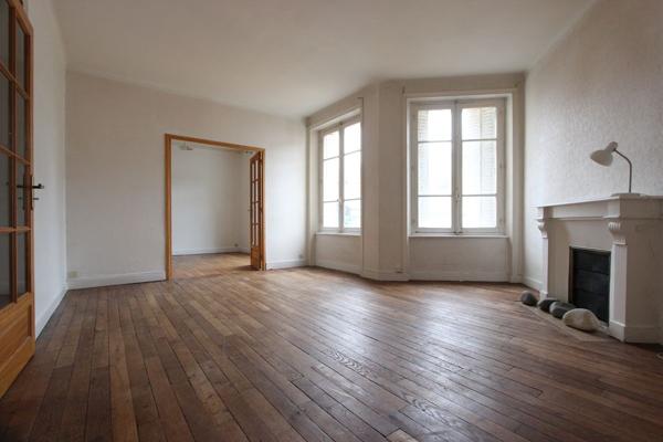 LE BEL APPARTEMENT TYPE 3 DES ANNÉES 30', AU SECOND ÉTAGE DE SON IMMEUBLE DE CHARME, À 5 MIN À PIED DE LA CATHÉDRALE - A QUIMPER Quimper CENTRE Quimper PROCHE CENTRE