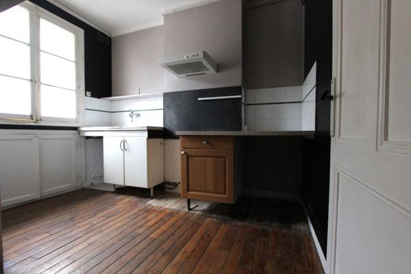 LE BEL APPARTEMENT TYPE 3 DES ANNÉES 30', AU SECOND ÉTAGE DE SON IMMEUBLE DE CHARME, À 5 MIN À PIED DE LA CATHÉDRALE - A QUIMPER Quimper CENTRE Quimper PROCHE CENTRE