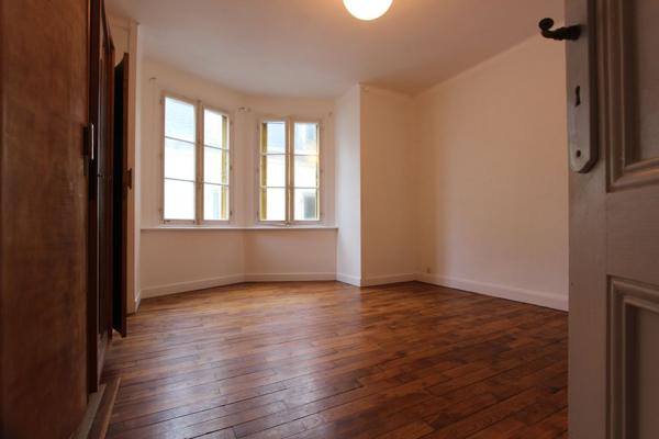 LE BEL APPARTEMENT TYPE 3 DES ANNÉES 30', AU SECOND ÉTAGE DE SON IMMEUBLE DE CHARME, À 5 MIN À PIED DE LA CATHÉDRALE - A QUIMPER Quimper CENTRE Quimper PROCHE CENTRE