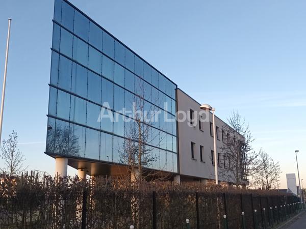 Bureaux à vendre ou à louer à Noyelles-Godault parking privatif et meublés