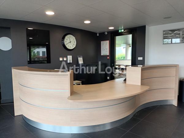 Bureaux à vendre ou à louer à Noyelles-Godault parking privatif et meublés