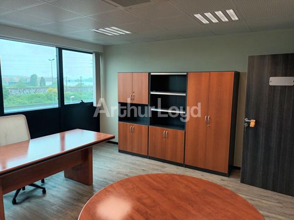 Bureaux à vendre ou à louer à Noyelles-Godault parking privatif et meublés