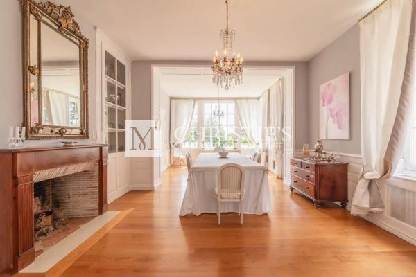 Rive Droite – Maison de Maître récemment rénovée à Cambes