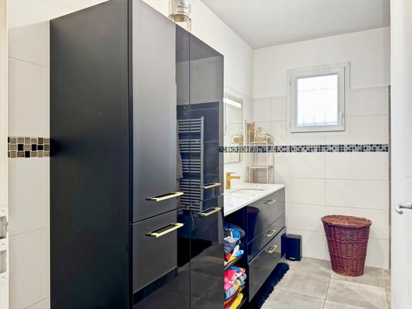 Lavilledieu (07170) Villa Récente Plain-pied avec Terrasse, Garage et Jardin à deux pas des Commodités…