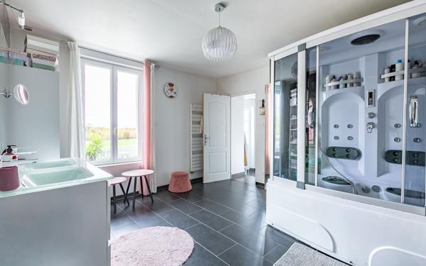 Maison à vendre    5 pièces •  Charmes