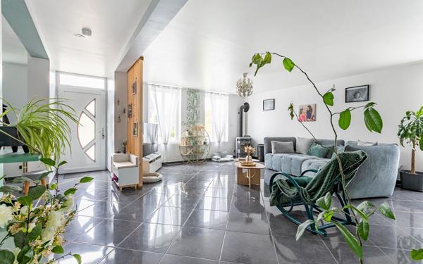 Maison à vendre    5 pièces •  Charmes