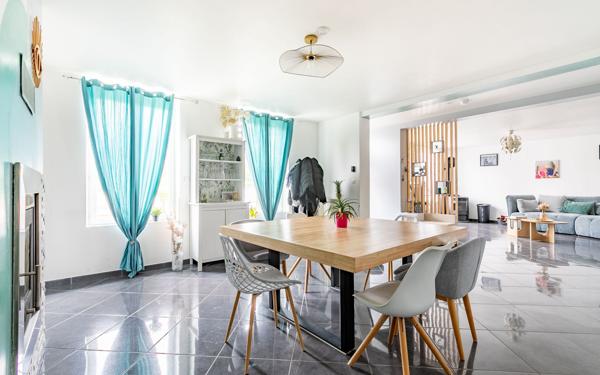 Maison à vendre    5 pièces •  Charmes