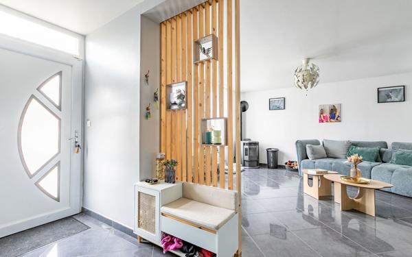 Maison à vendre    5 pièces •  Charmes