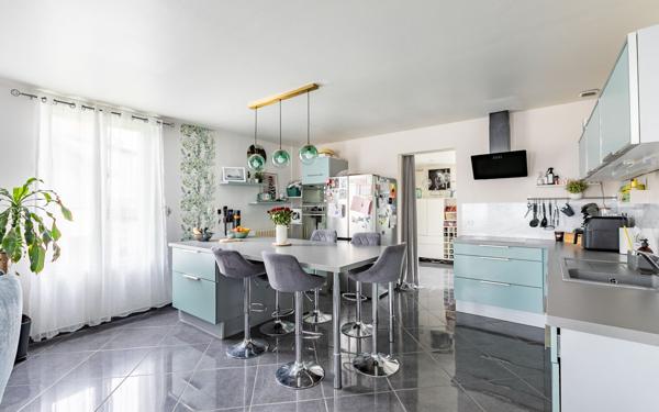 Maison à vendre    5 pièces •  Charmes