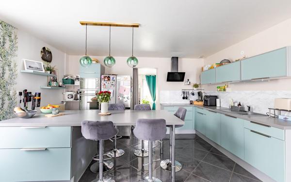 Maison à vendre    5 pièces •  Charmes