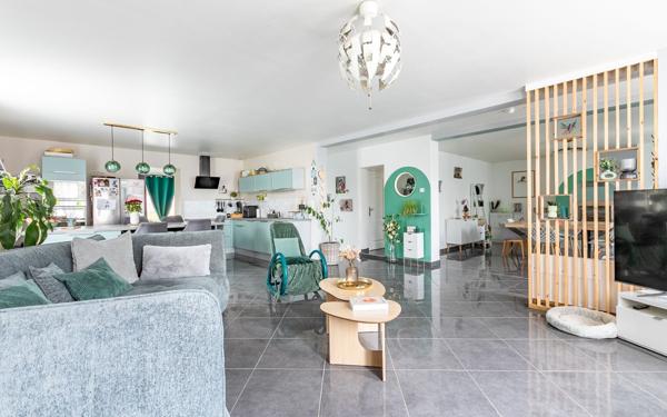 Maison à vendre    5 pièces •  Charmes