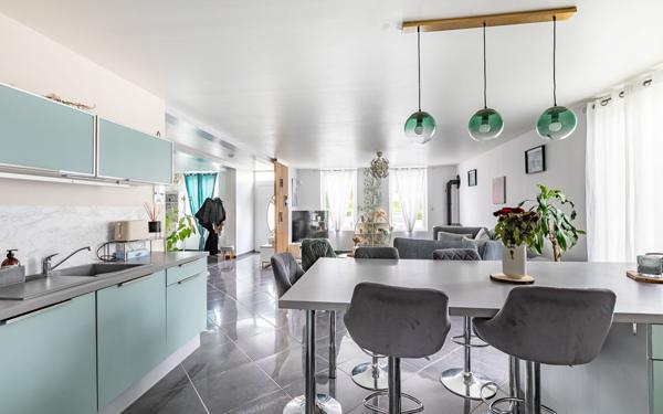 Maison à vendre    5 pièces •  Charmes