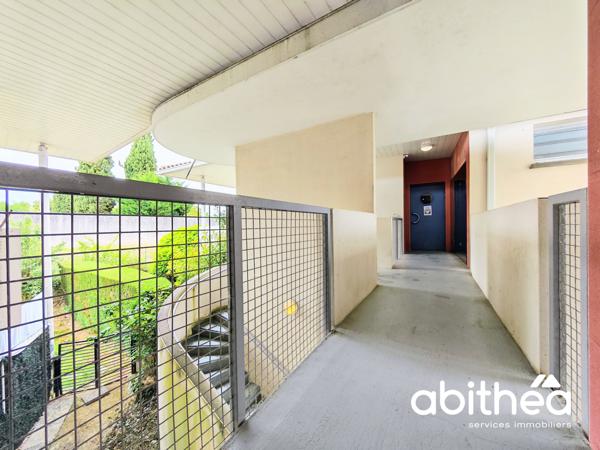 Appartement T2 avec terrasse, piscine et parking – Le confort d'une résidence récente dans un environnement pa
