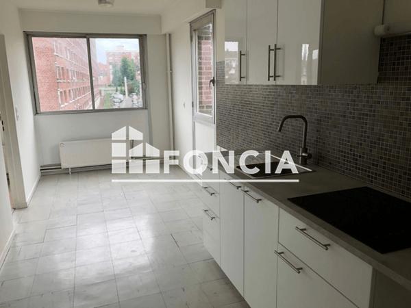 Location Appartement 3 pièces 81.63 m² - 94 RUE DES STATIONS Lille 59800