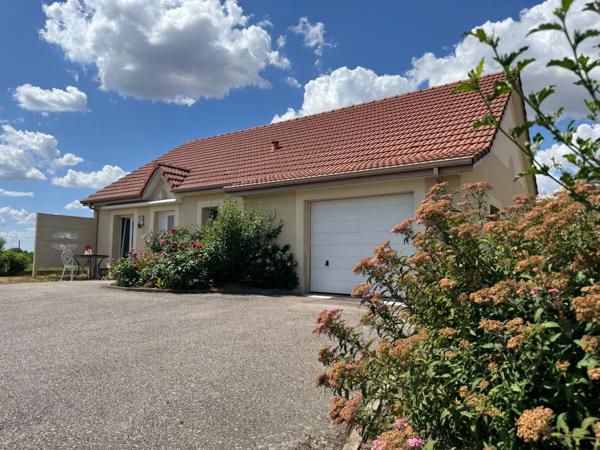 Pavillon de plain-pied de 102 m² – Lumineux, parfaitement entretenu, avec véranda, garage et grand terrain de 957 m²