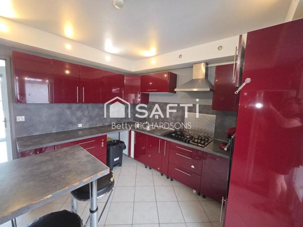 GRANDE Maison semi individuelle