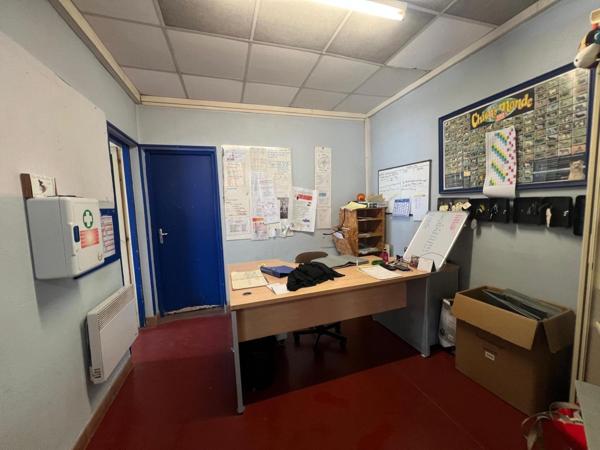 Bâtiment professionnel de 400 m² sur terrain de 1 192 m²