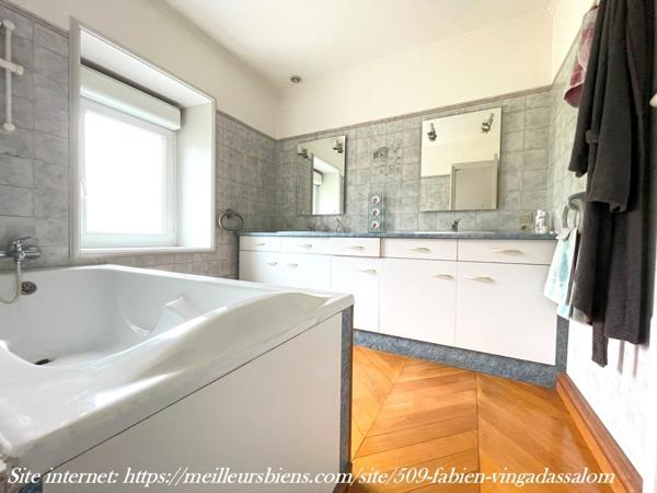 LONGERE AVEC GARAGE ET DEPENDANCE