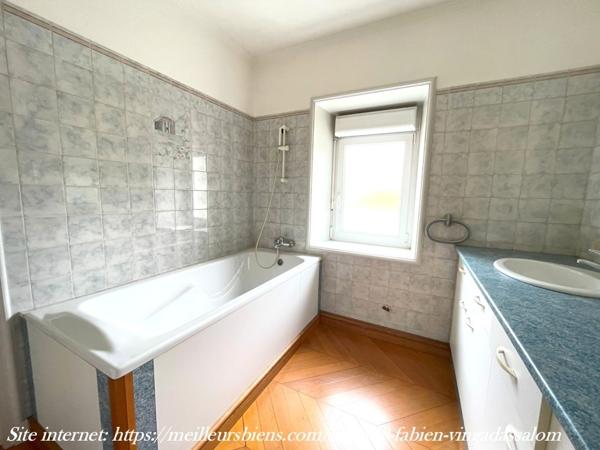 LONGERE AVEC GARAGE ET DEPENDANCE