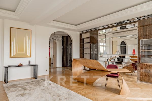 Appartement de réception entièrement rénové par architecte de renom