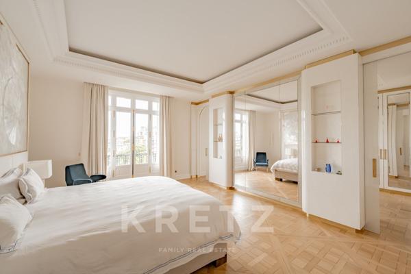 Appartement de réception entièrement rénové par architecte de renom