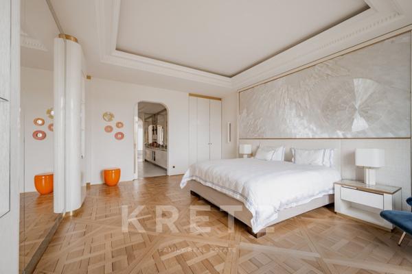 Appartement de réception entièrement rénové par architecte de renom