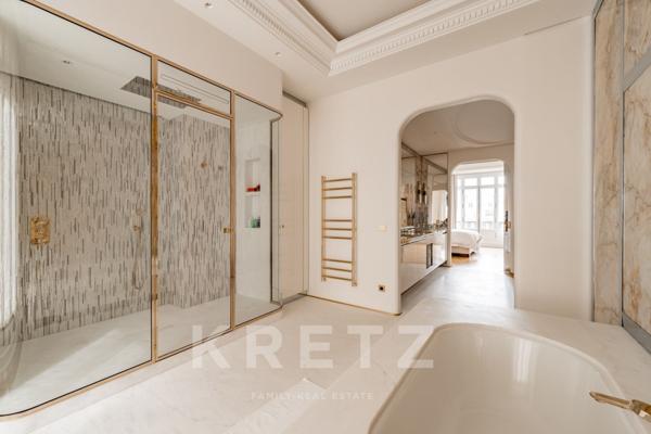 Appartement de réception entièrement rénové par architecte de renom